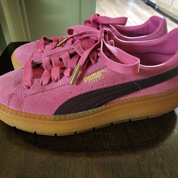 Sneakers - Picture 2 of 3